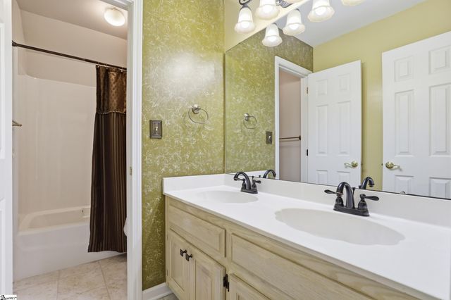 3 Cutting Horse Court, Simpsonville, SC 29680