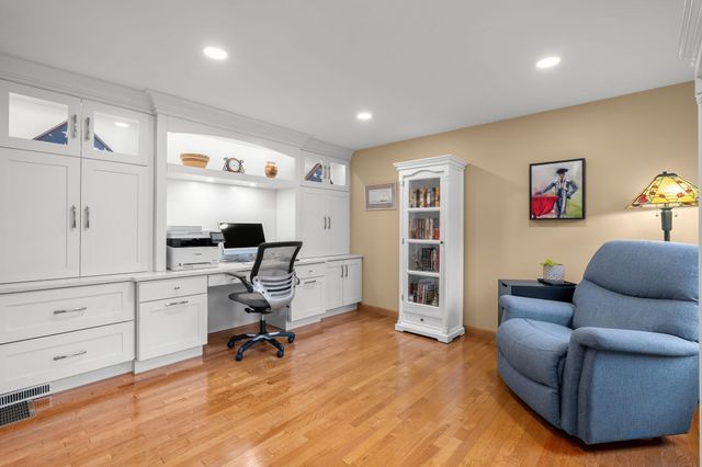13 Bayberry Rd, Raynham, MA 02767