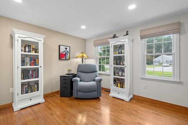 13 Bayberry Rd, Raynham, MA 02767