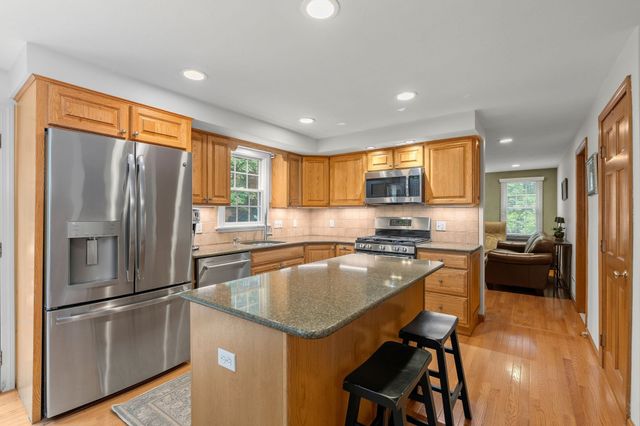13 Bayberry Rd, Raynham, MA 02767