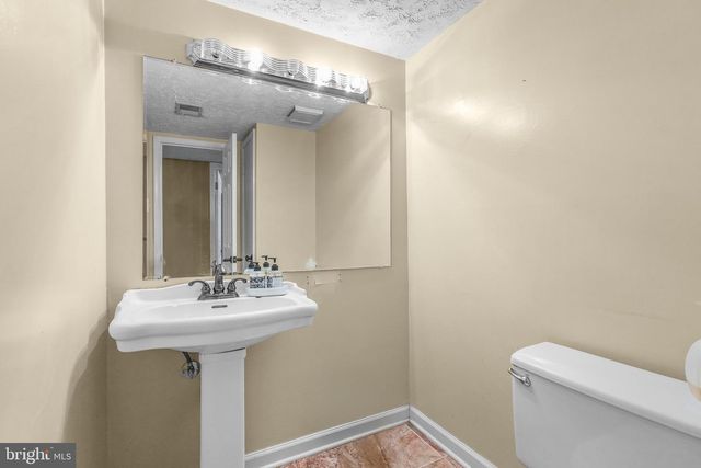 201 SWAN CREEK RD, Fort Washington, MD 20744