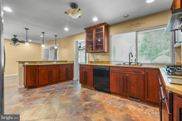 201 SWAN CREEK RD, Fort Washington, MD 20744