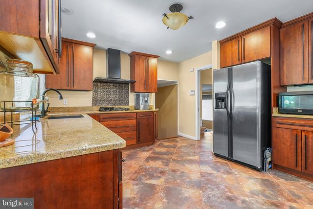 201 SWAN CREEK RD, Fort Washington, MD 20744