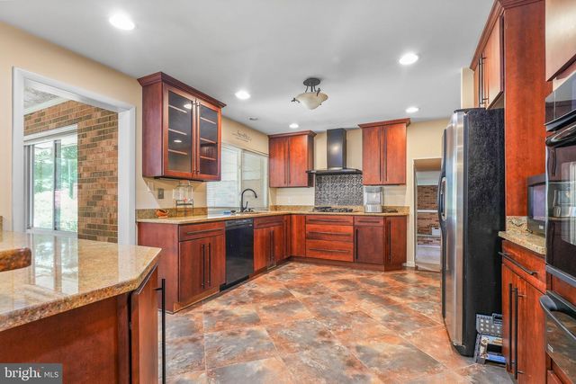 201 SWAN CREEK RD, Fort Washington, MD 20744