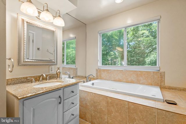 201 SWAN CREEK RD, Fort Washington, MD 20744