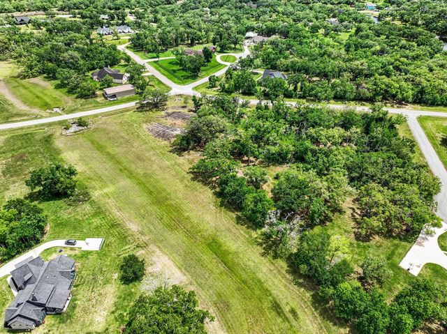 375 Thousand Oaks Drive, Angleton, TX 77515