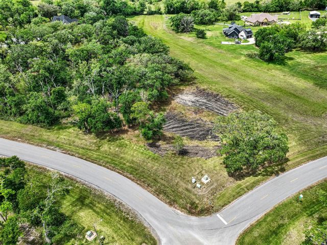 375 Thousand Oaks Drive, Angleton, TX 77515