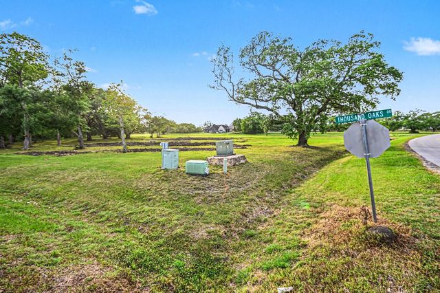 375 Thousand Oaks Drive, Angleton, TX 77515