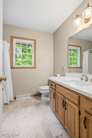5882 Indian Creek Circle NW, Canton, OH 44718