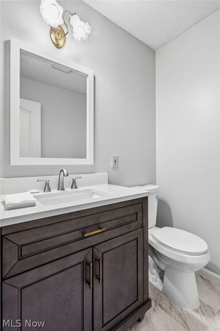 5882 Indian Creek Circle NW, Canton, OH 44718