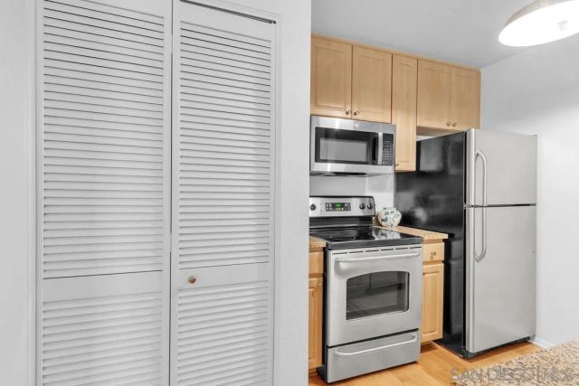 1970 Columbia St 301, San Diego, CA 92101
