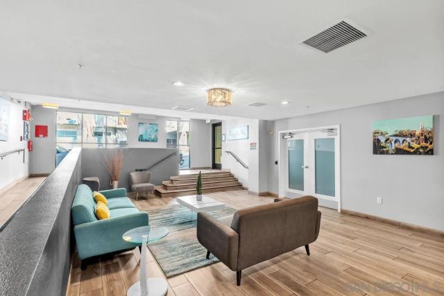 1970 Columbia St 301, San Diego, CA 92101