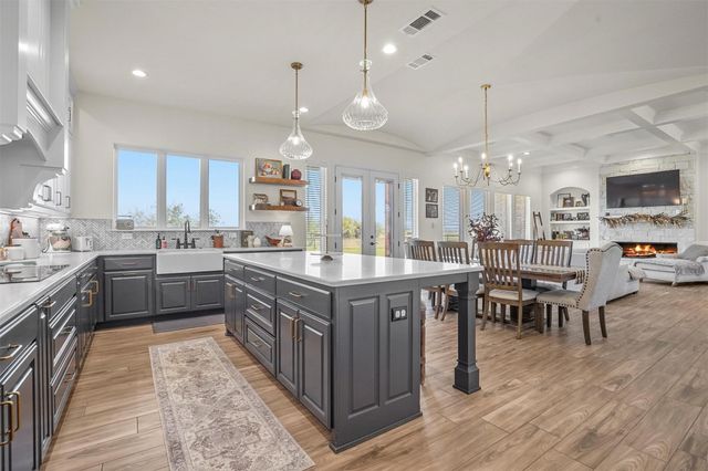 428 Royal Santana Run, Weatherford, TX 76087