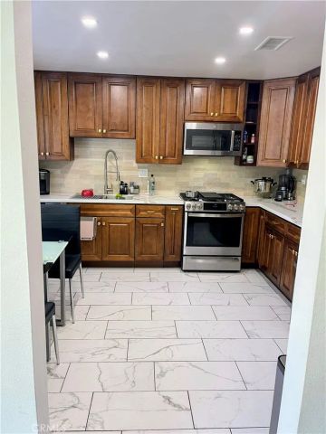 28360 Simsalido, Canyon Country, CA 91387