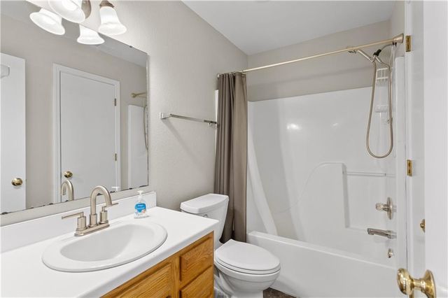 217 Montrose Circle, Eudora, KS 66025