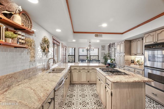 628 ALTO PENASCO Place, El Paso, TX 79912