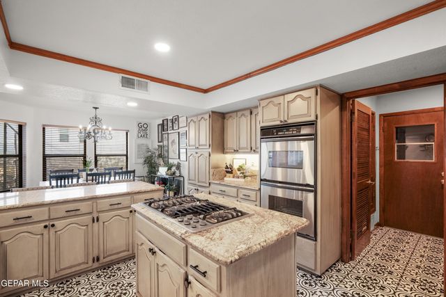 628 ALTO PENASCO Place, El Paso, TX 79912