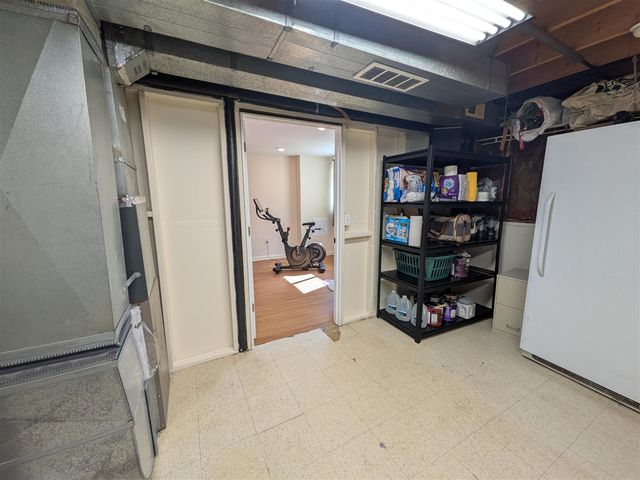 18298 Alvaro Avenue, Brownstown, MI 48193