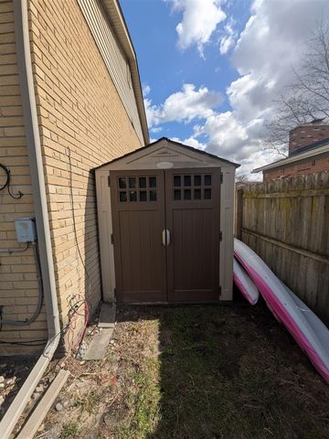 18298 Alvaro Avenue, Brownstown, MI 48193