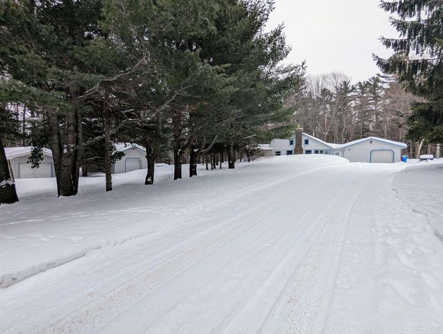 825 Brookton Road, Marquette, MI 49855