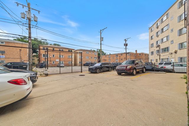4968 N Milwaukee Avenue 2W, Chicago, IL 60630