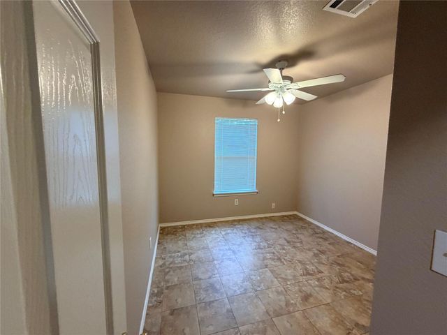 2904 Whisper Oaks LN A, Georgetown, TX 78628