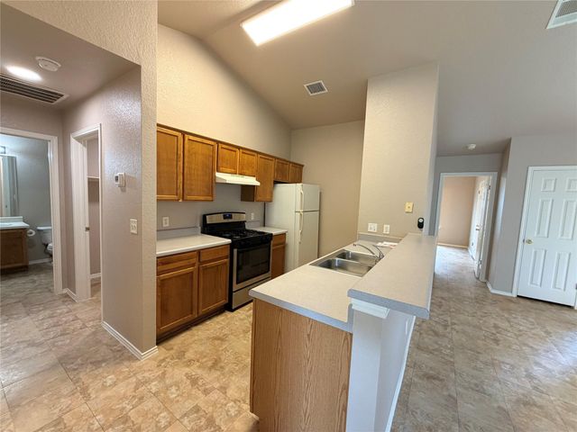 2904 Whisper Oaks LN A, Georgetown, TX 78628