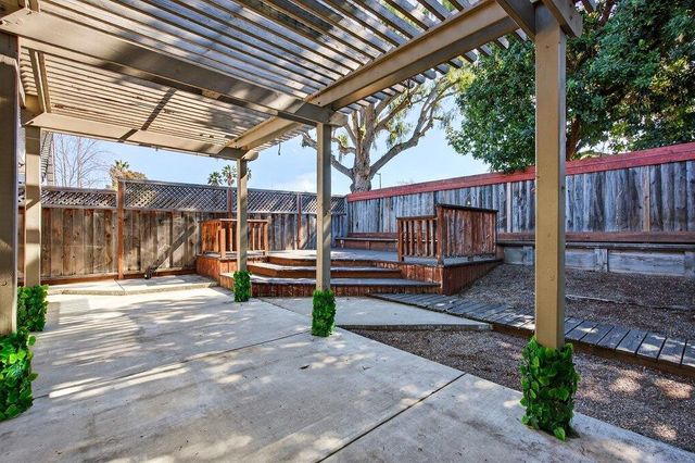 661 Del Mar Drive, Hollister, CA 95023