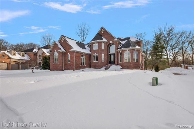 755 Majestic Drive, Rochester Hills, MI 48306