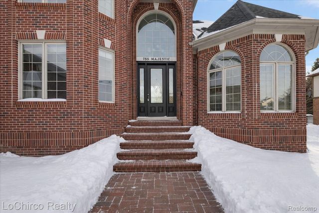 755 Majestic Drive, Rochester Hills, MI 48306