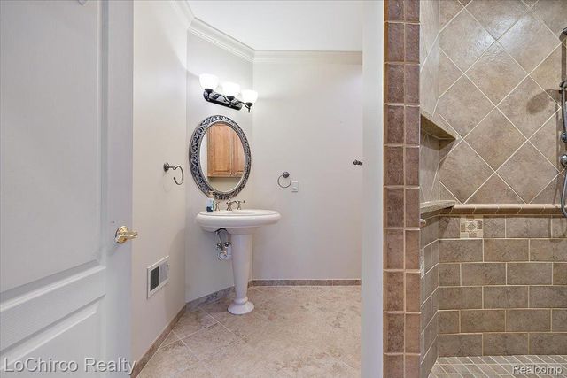 755 Majestic Drive, Rochester Hills, MI 48306