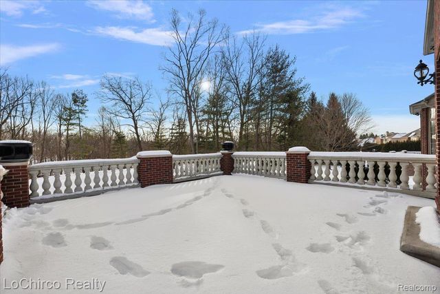 755 Majestic Drive, Rochester Hills, MI 48306