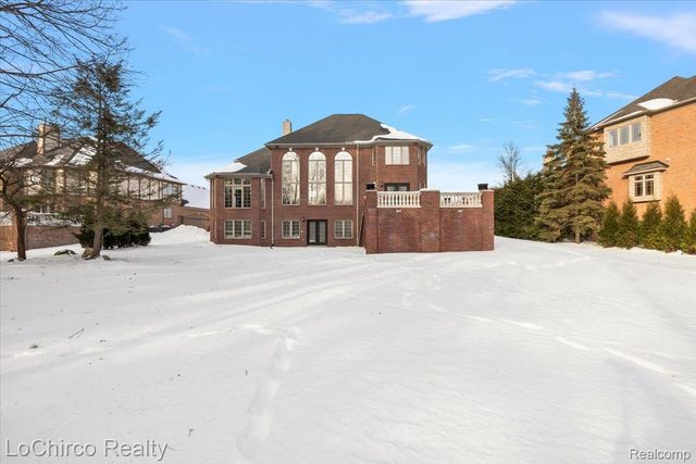 755 Majestic Drive, Rochester Hills, MI 48306