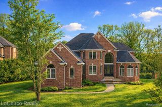 755 Majestic Drive, Rochester Hills, MI 48306