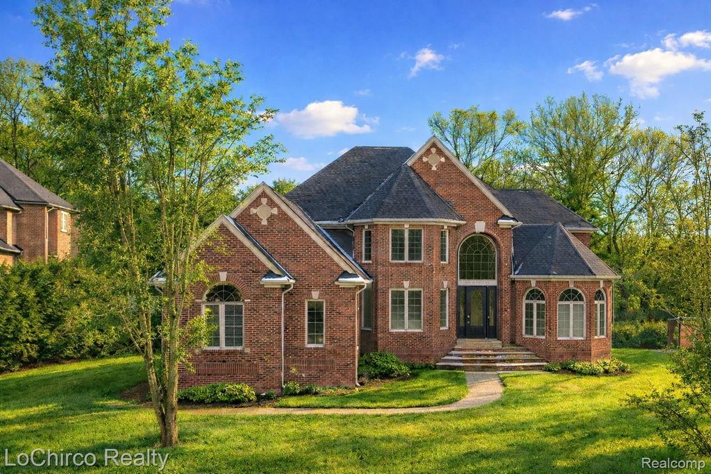 755 Majestic Drive, Rochester Hills, MI 48306