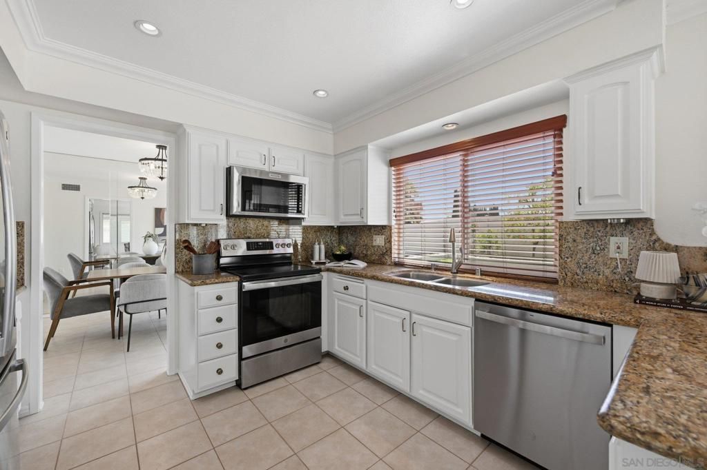 Image 15 of property listing at 5727 Avenida Circo, San Diego, CA 92124