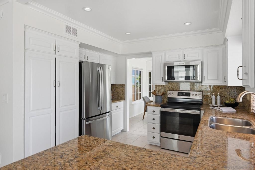 Image 16 of property listing at 5727 Avenida Circo, San Diego, CA 92124