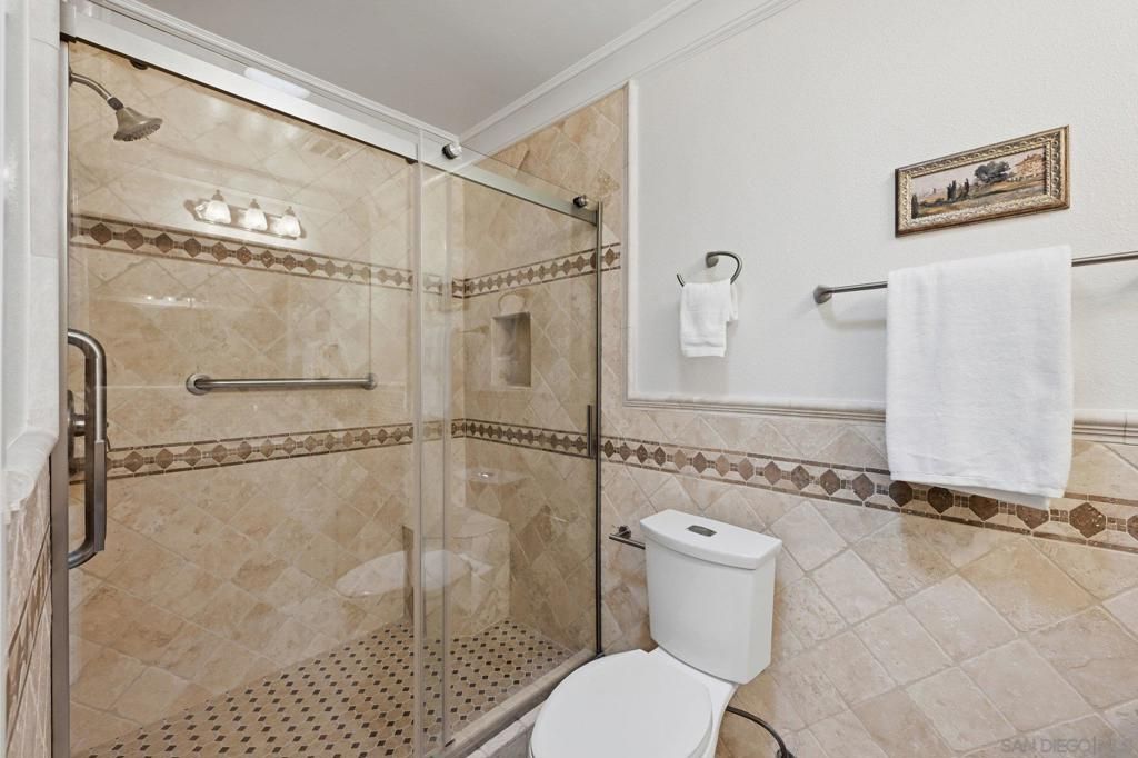 Image 23 of property listing at 5727 Avenida Circo, San Diego, CA 92124