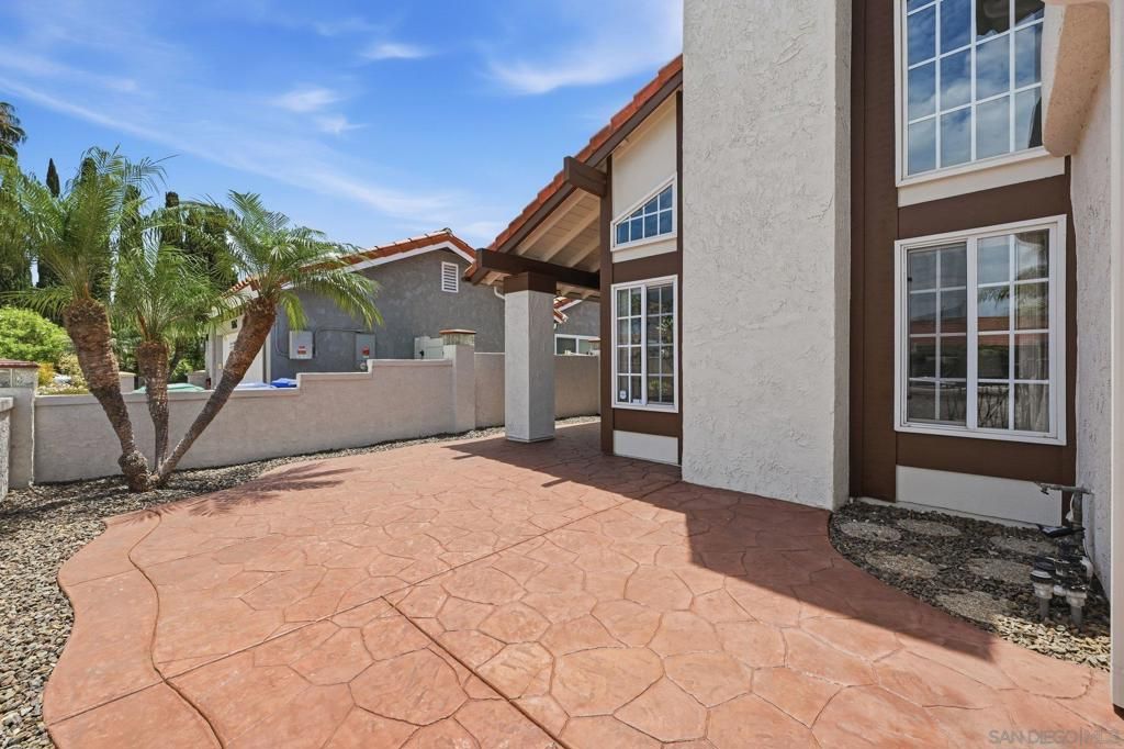 Image 3 of property listing at 5727 Avenida Circo, San Diego, CA 92124