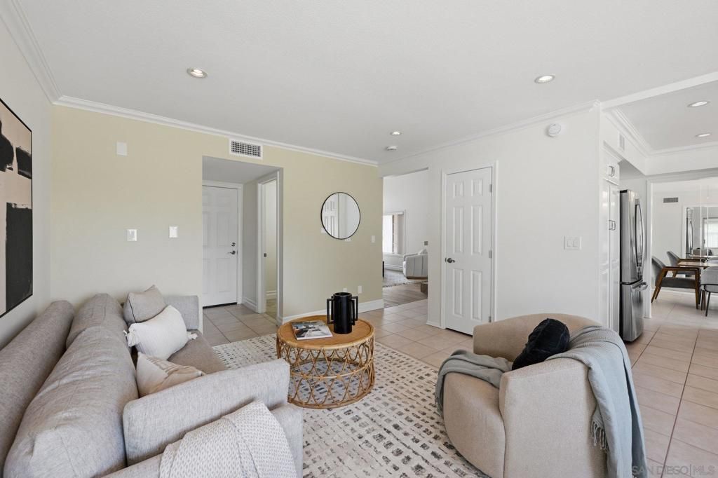 Image 7 of property listing at 5727 Avenida Circo, San Diego, CA 92124