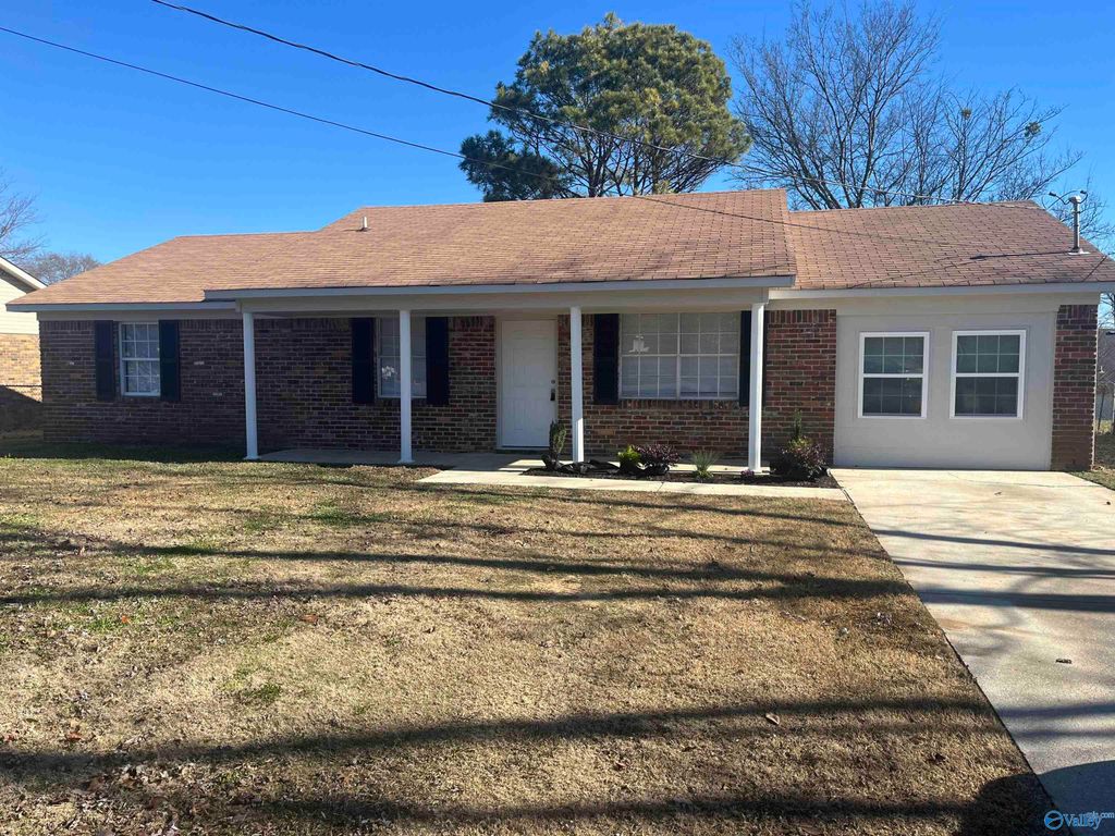 3206 Sandlin Road SW, Decatur, AL 35603