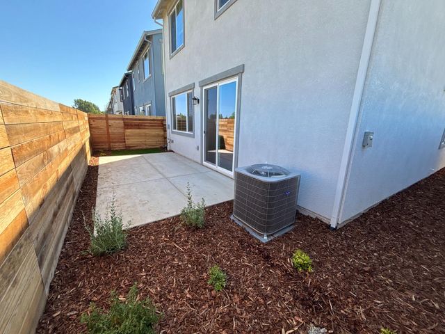 8457 Viborg Ln, Elk Grove, CA 95758