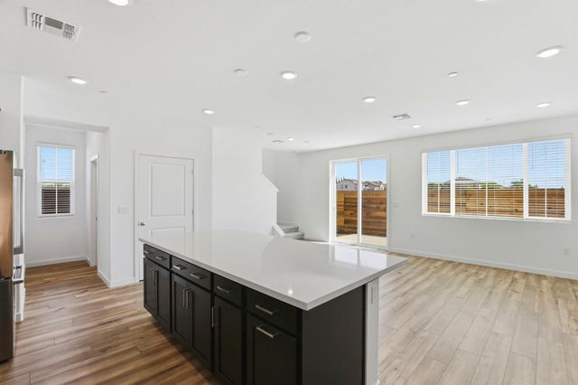 8457 Viborg Ln, Elk Grove, CA 95758
