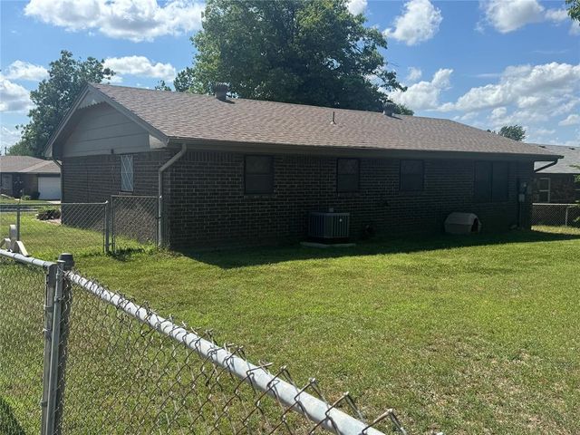 817 Glenwood Drive, Yukon, OK 73099