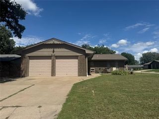 817 Glenwood Drive, Yukon, OK 73099