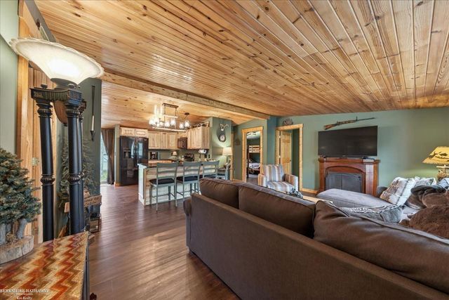 4808 N Water Road, Sanford, MI 48657