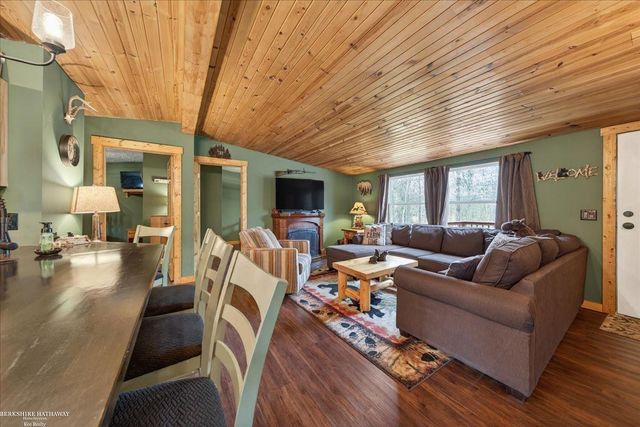 4808 N Water Road, Sanford, MI 48657