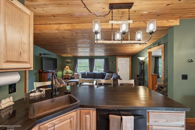 4808 N Water Road, Sanford, MI 48657