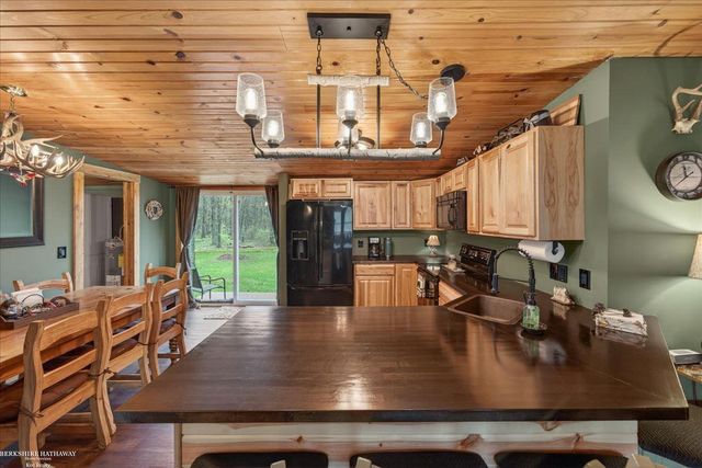 4808 N Water Road, Sanford, MI 48657