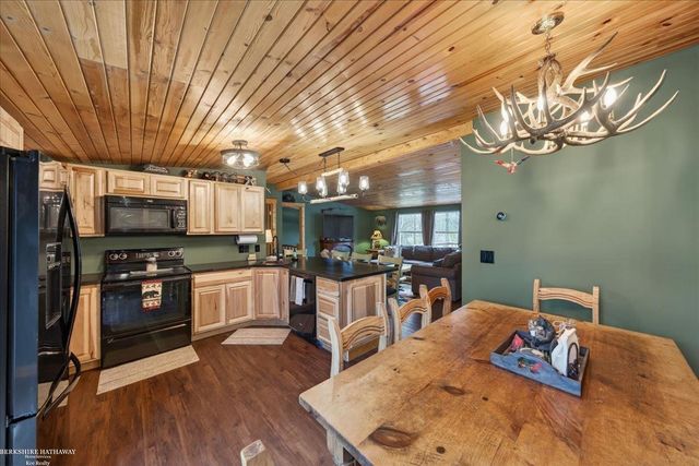 4808 N Water Road, Sanford, MI 48657